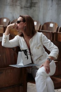 chanel-fall-winter-2013-14-haute-couture-Carole-Bouquet