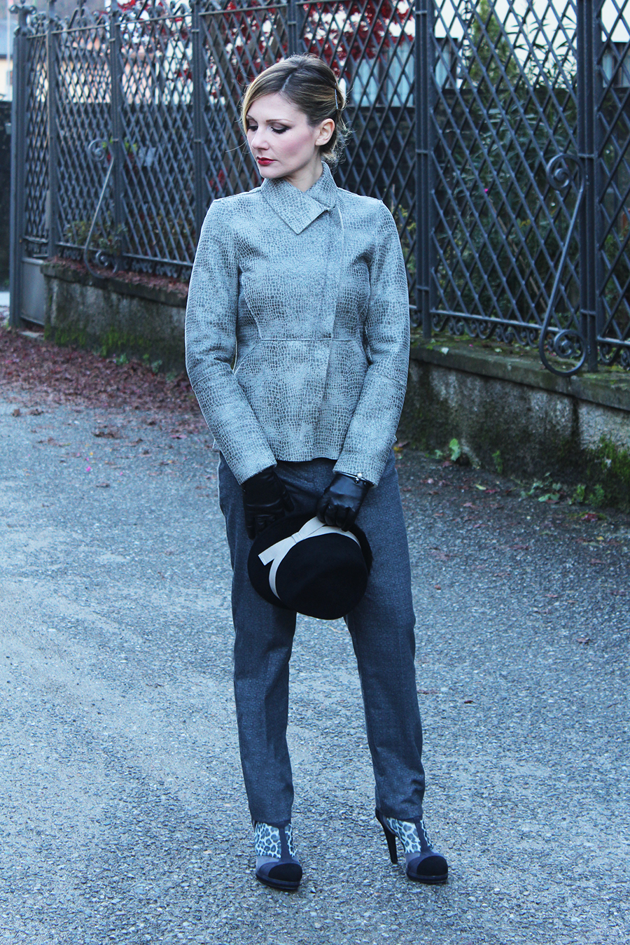 Androgynous look in grey hues / Outfit del giorno