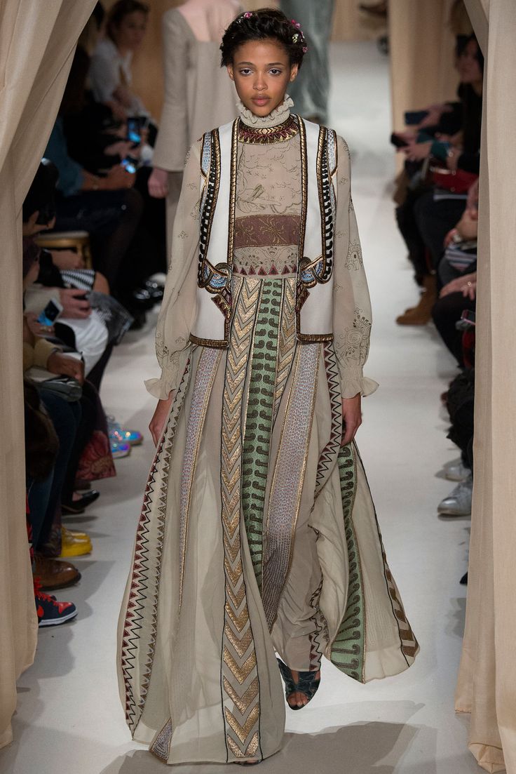 Valentino Haute couture Pinspiration via Coco et La vie en rose