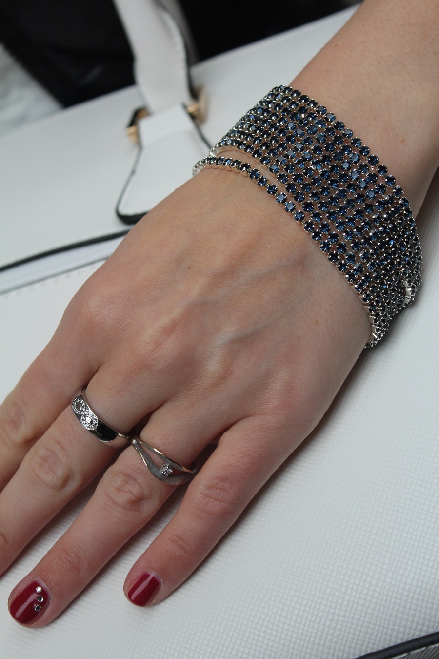 Preppy style with LUCA BARRA jewels
