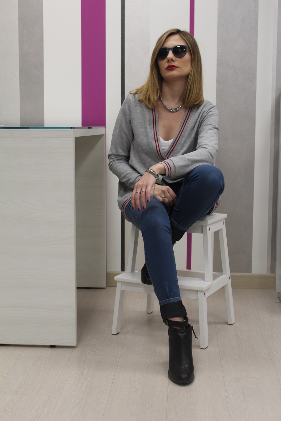 jeans t-shirt look sporty outfit