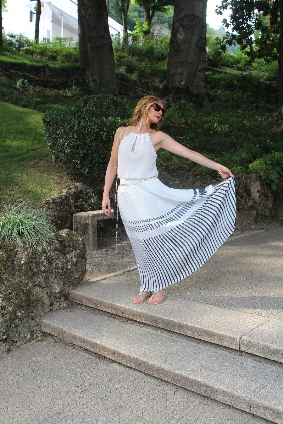 Pleated maxi dress black and white fashion blogger outfit (4)