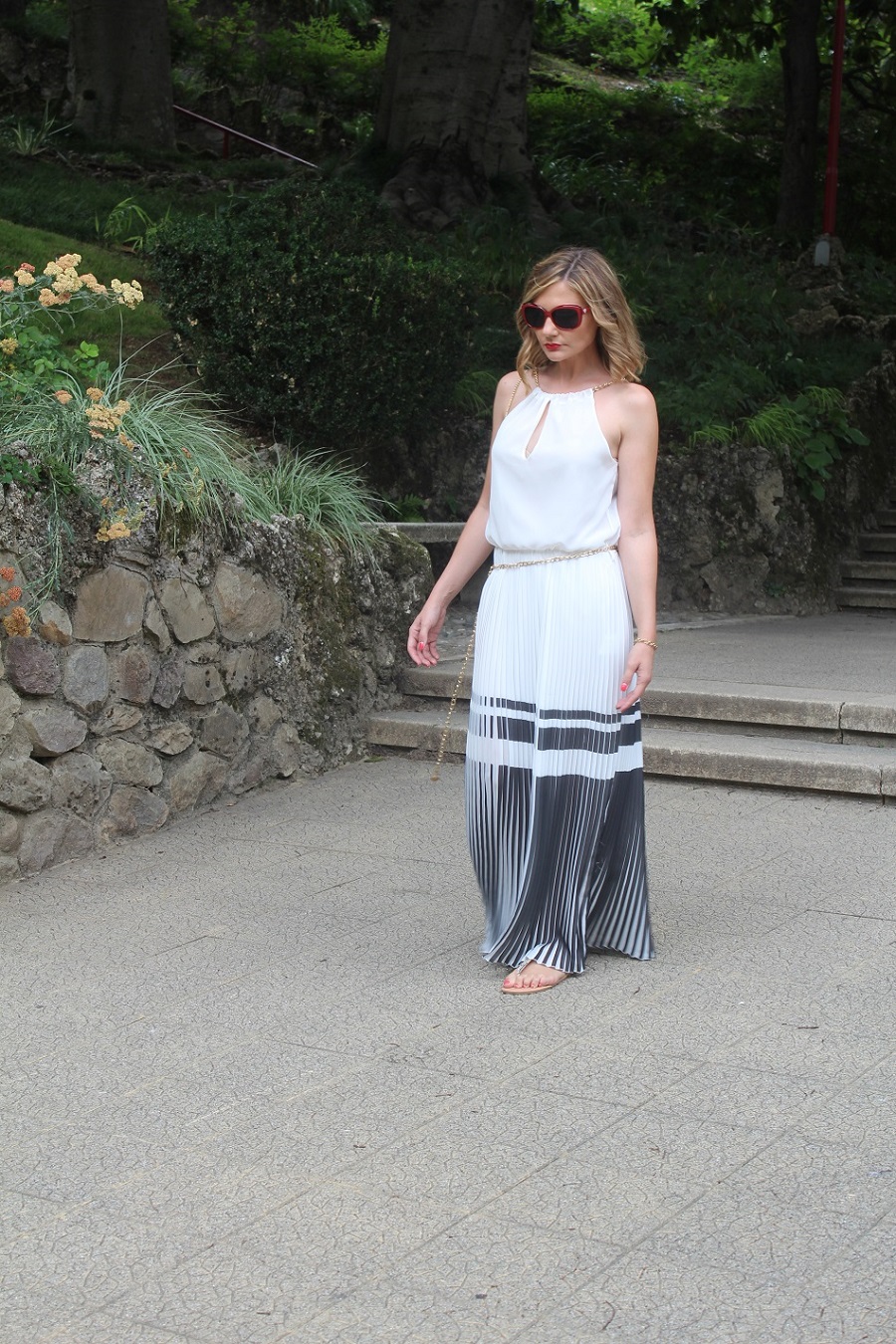 Pleated maxi dress black and white fashion blogger outfit (5)