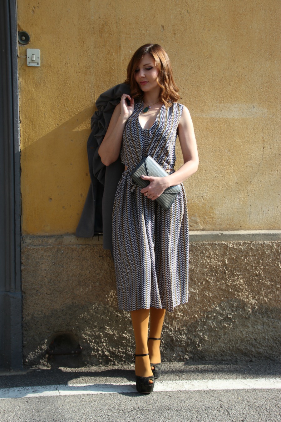 How to wear a summer dress in spring (Fashion and Style)