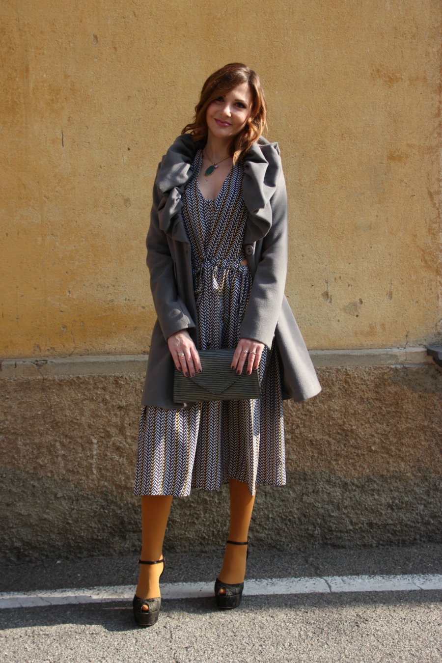 How to wear a summer dress in spring (Fashion and Style)